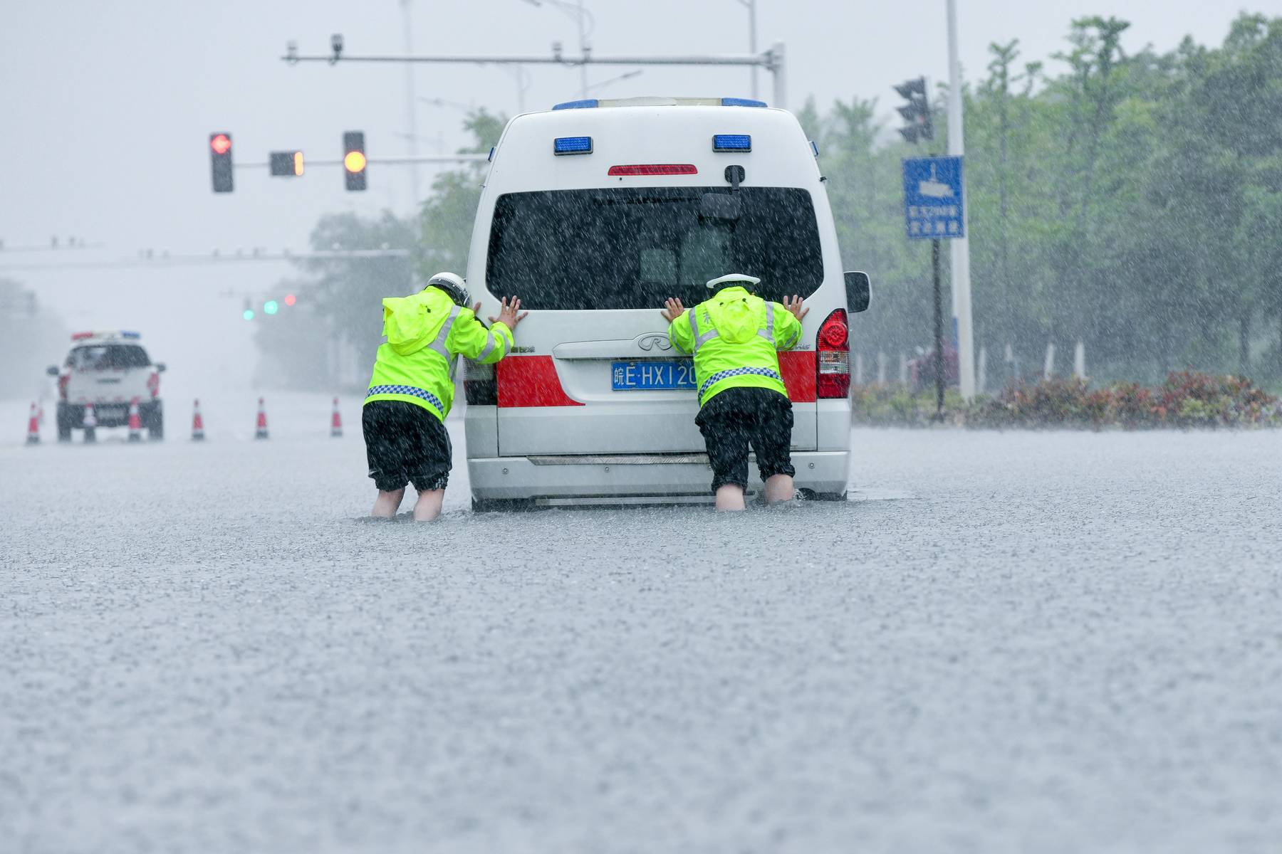 《急救核酸采集车》	和县公安局