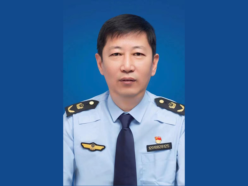 吴群