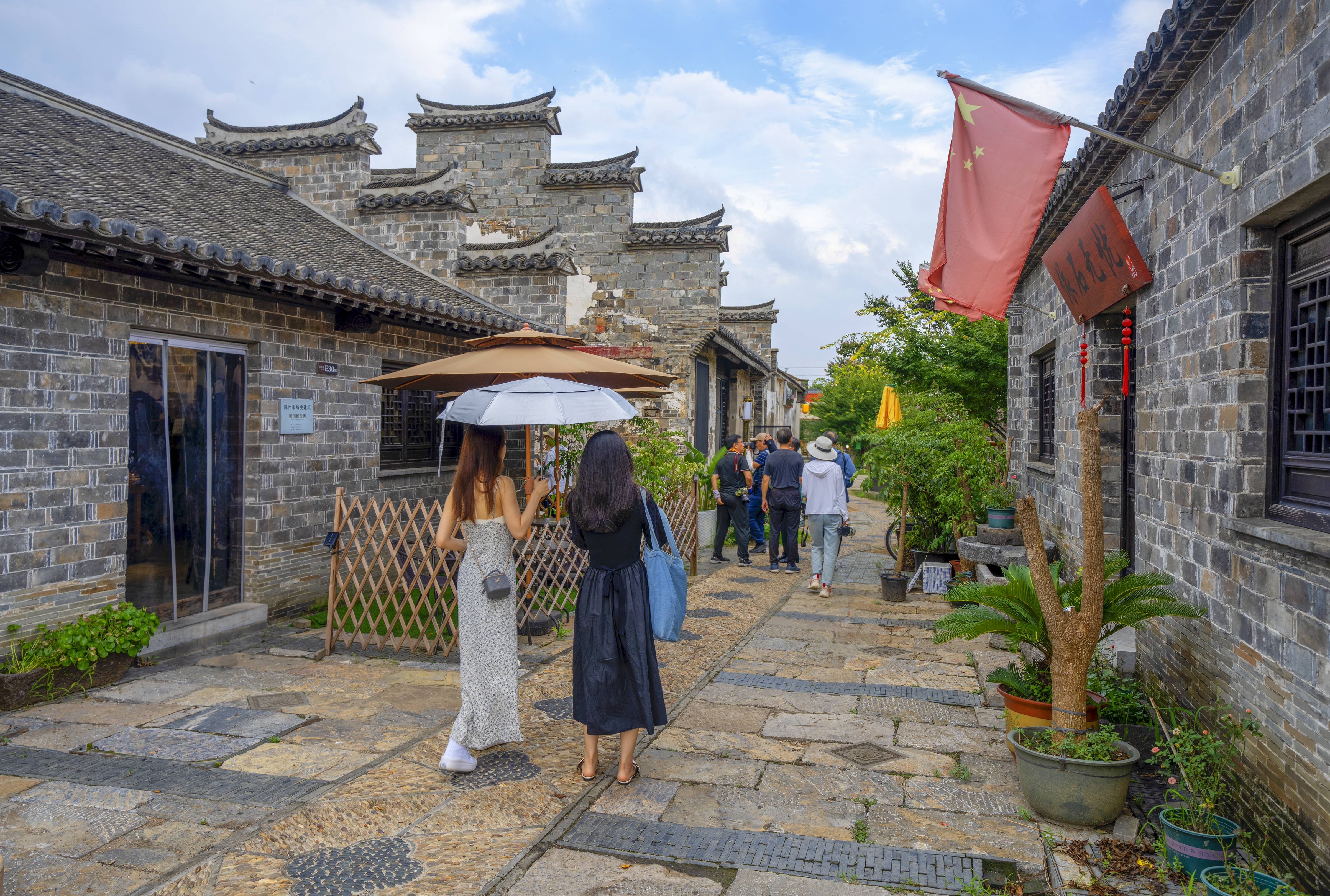 行走在老街里