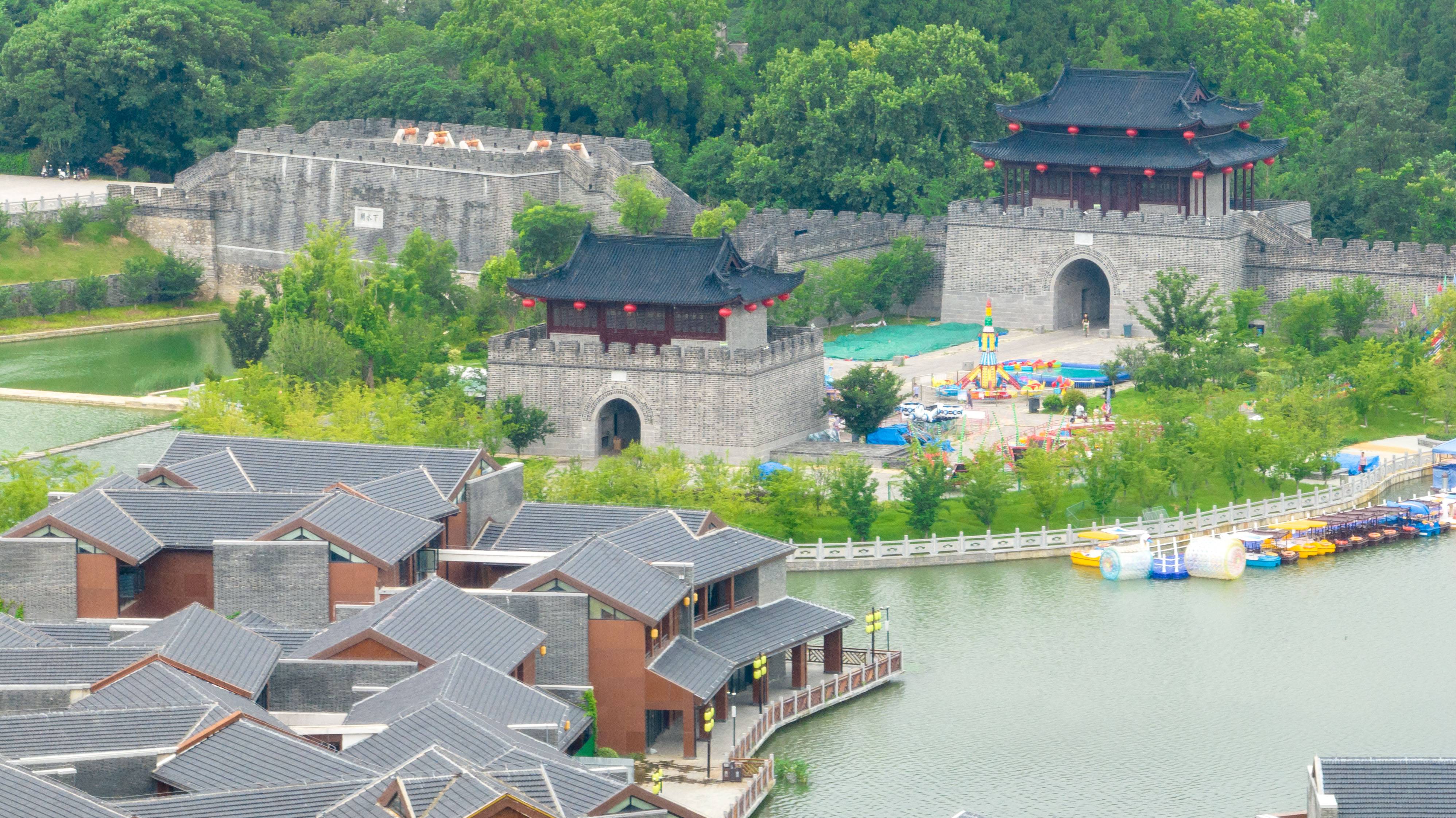《东关街一角》