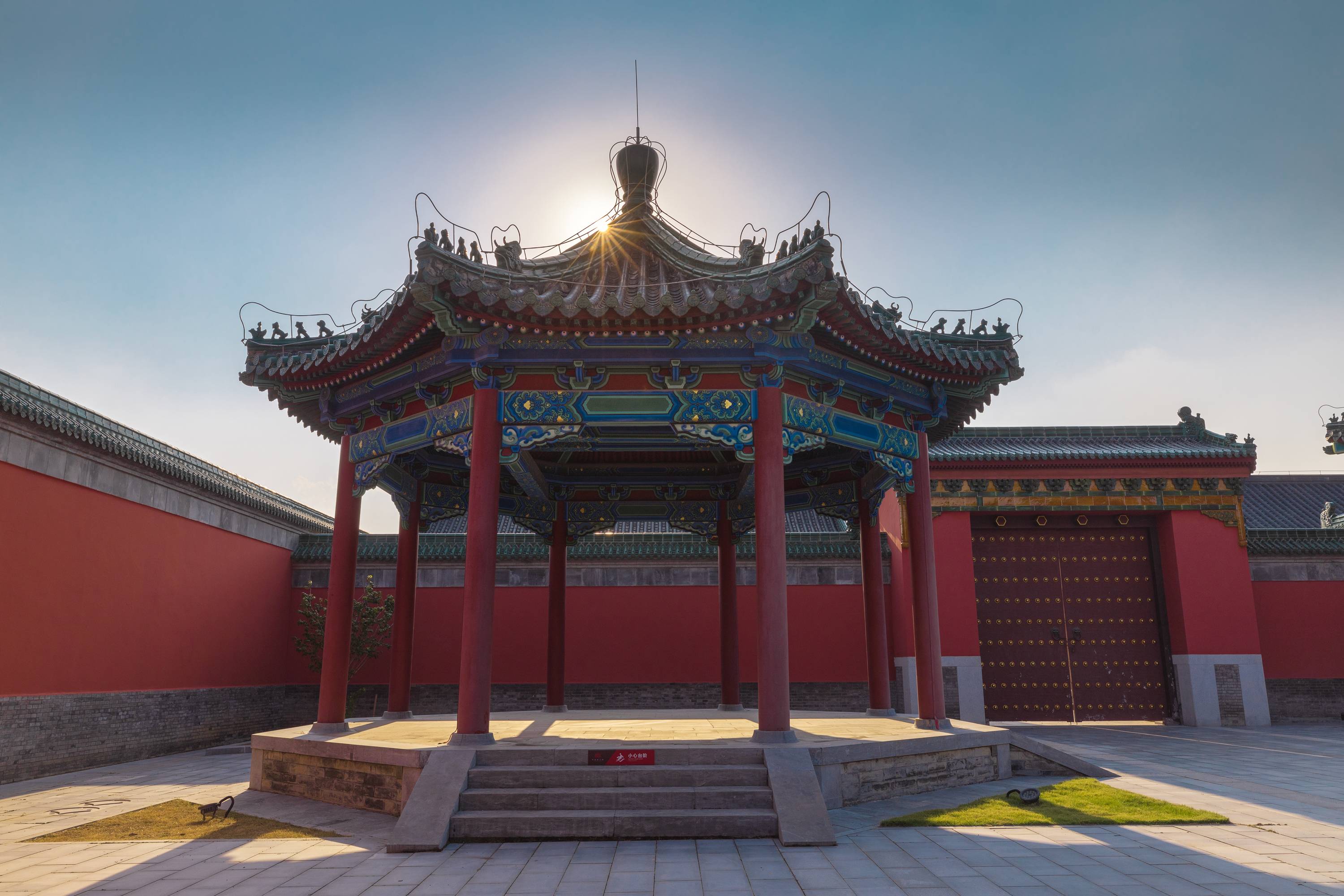 赏古建美，观明中都庙