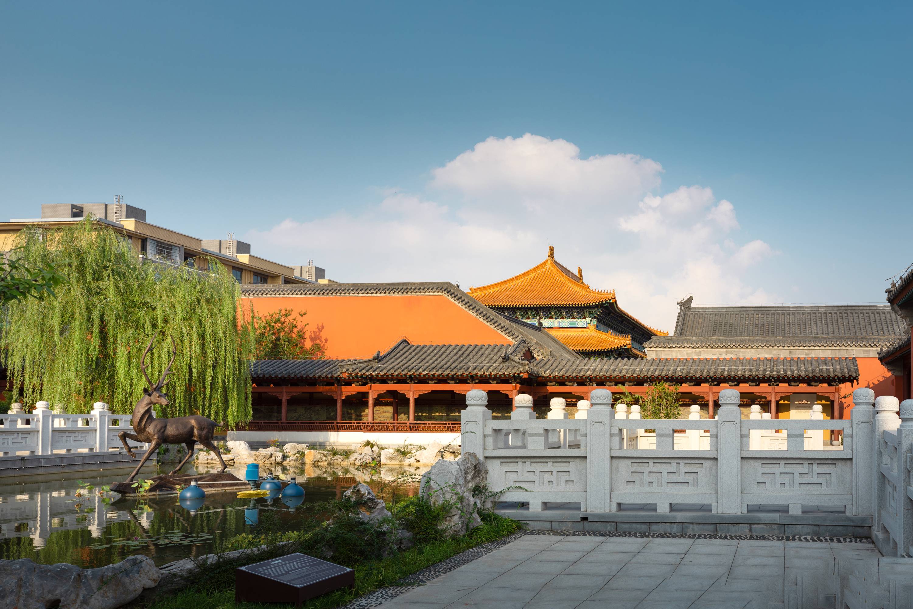赏古建美，观明中都庙