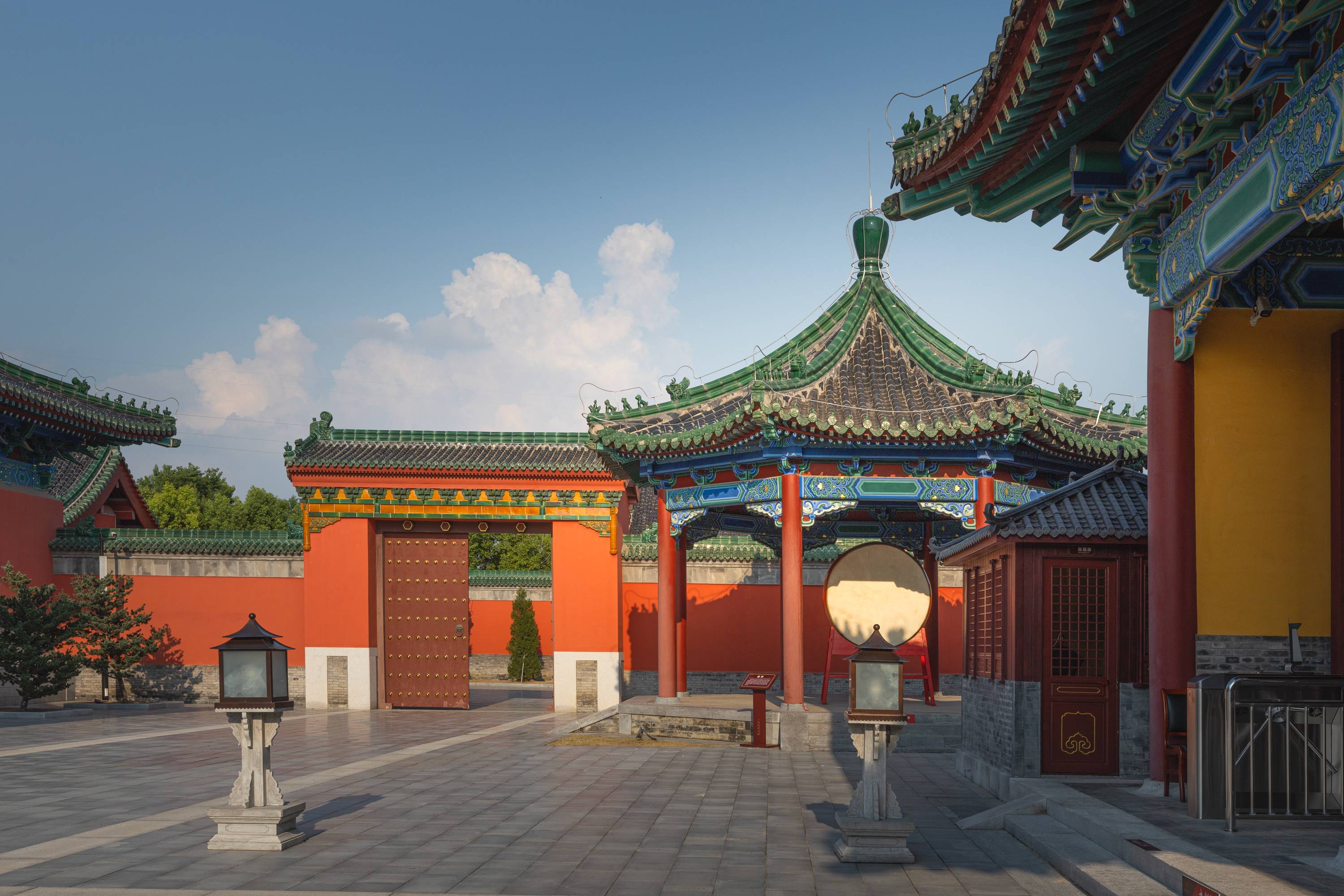 赏古建美，观明中都庙